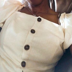 Trendy Blouse w/Puffy Sleeve 😍